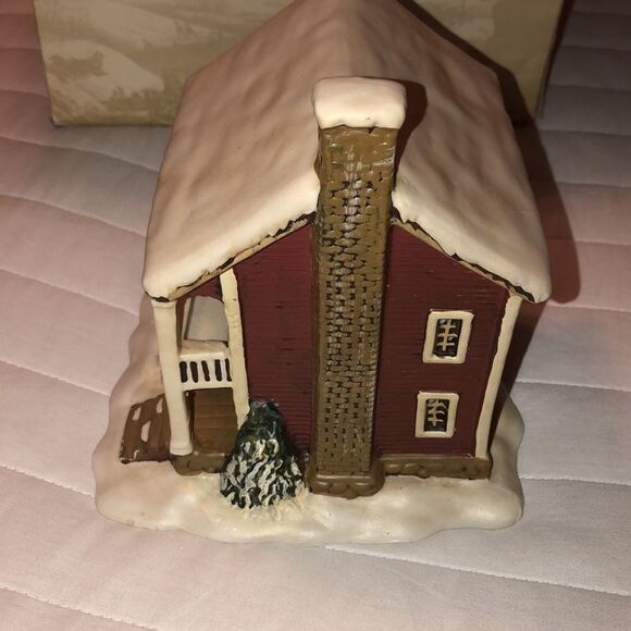 American Winter Scene Decorative Hand Painted Porcelain House Museum if NY - Picture 3 of 13